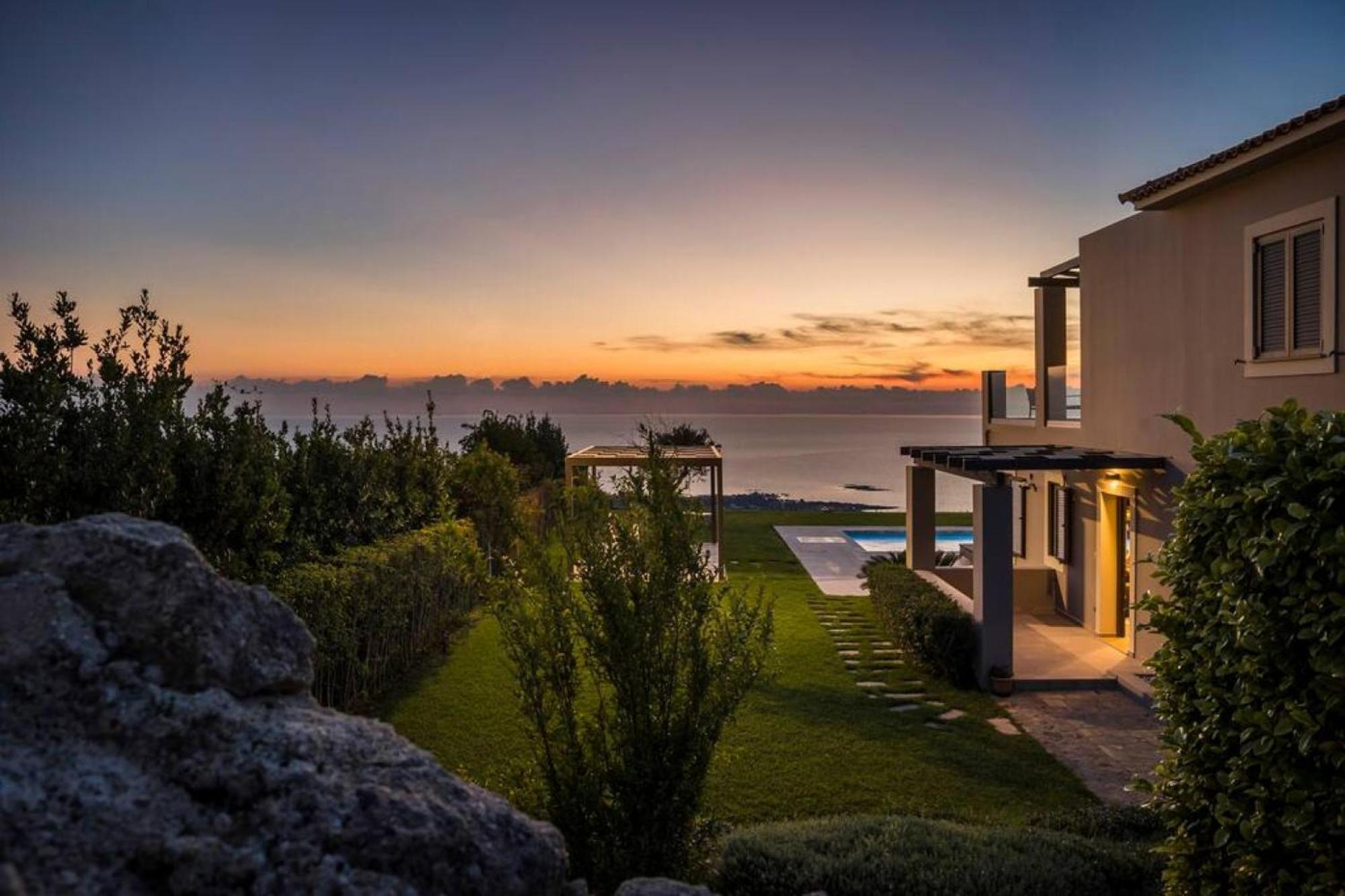 Grande Azzurro In Lakithra Villa Bagian luar foto