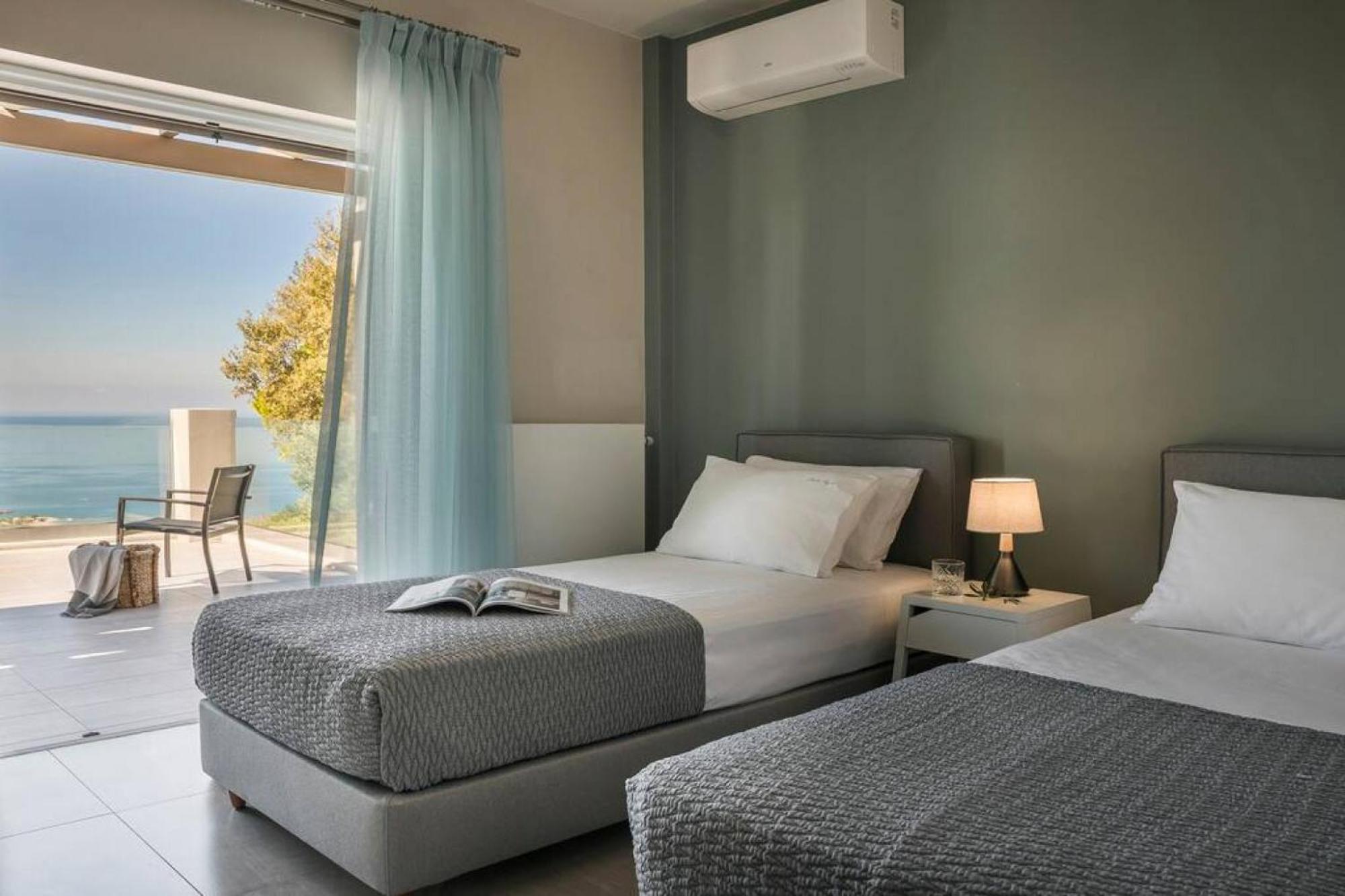 Grande Azzurro In Lakithra Villa Bagian luar foto