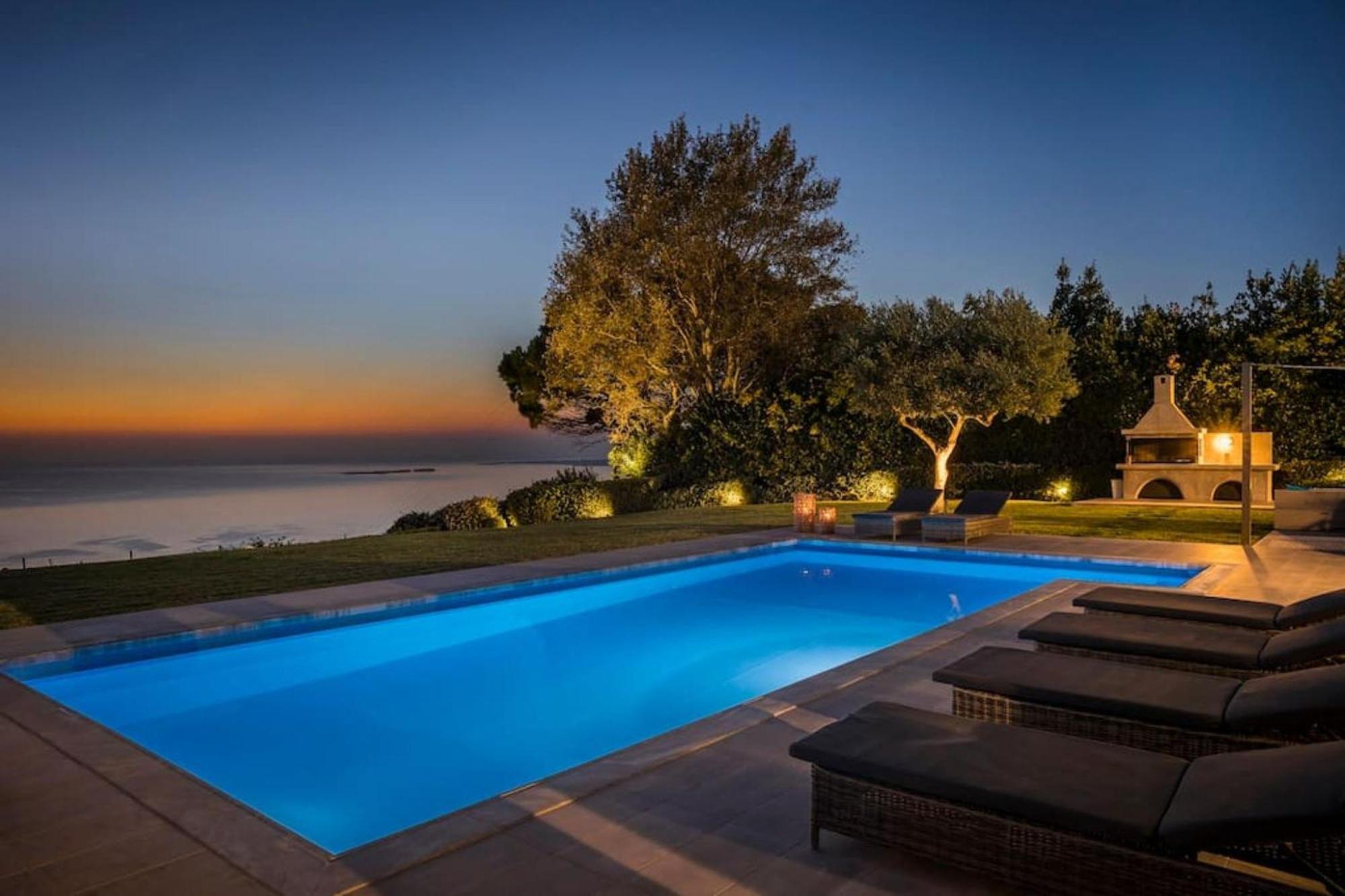 Grande Azzurro In Lakithra Villa Bagian luar foto