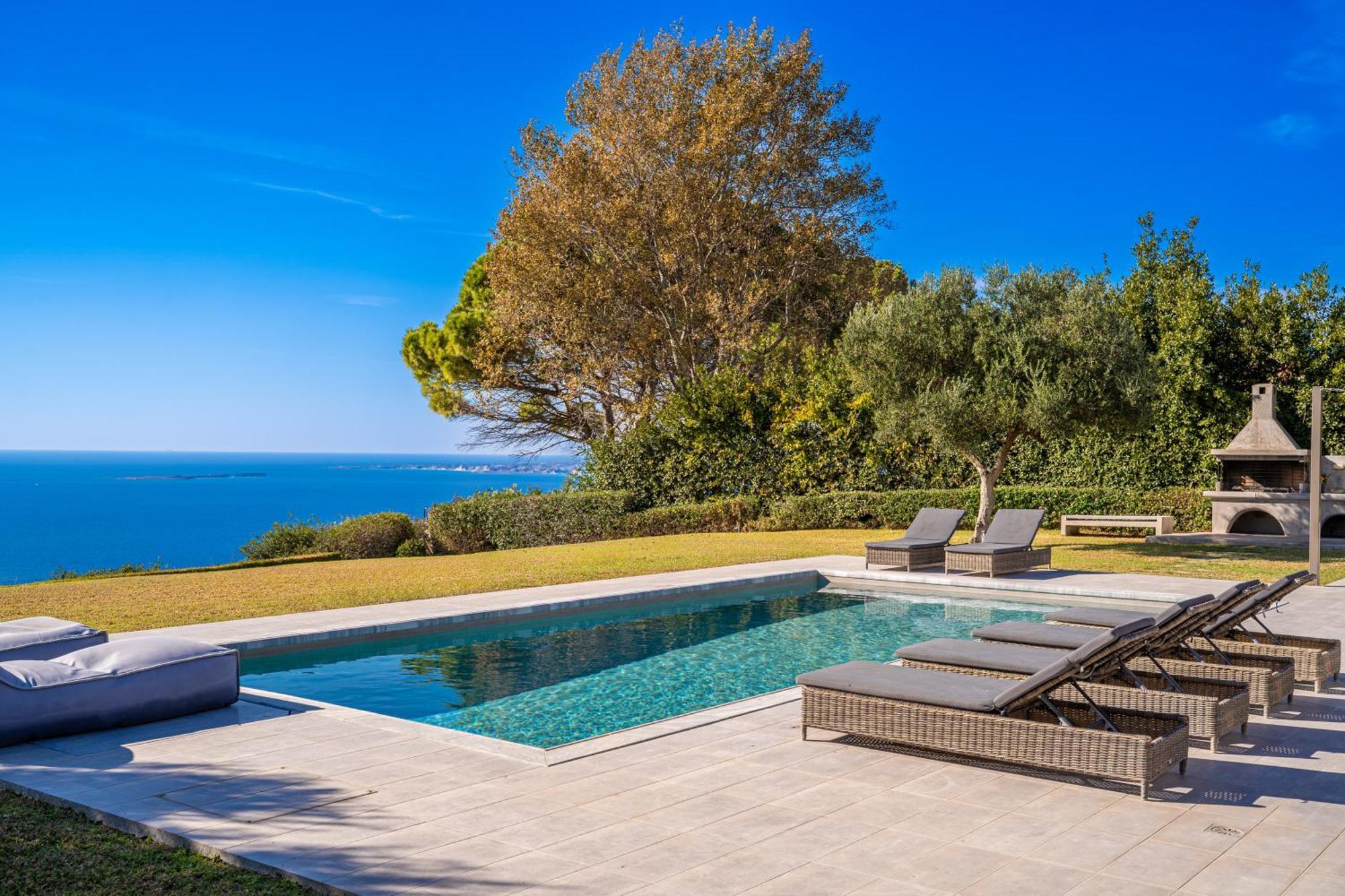 Grande Azzurro In Lakithra Villa Bagian luar foto