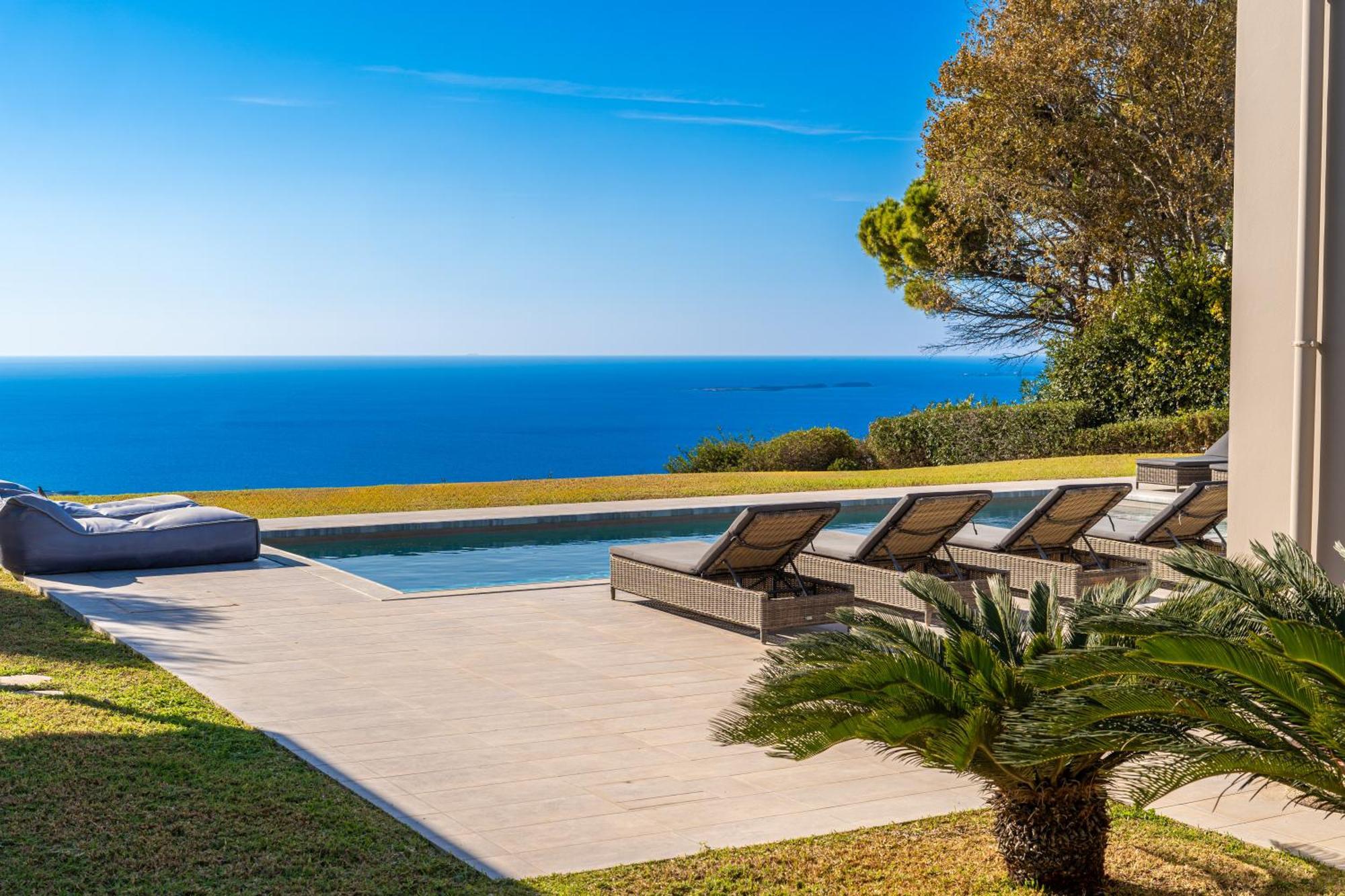 Grande Azzurro In Lakithra Villa Bagian luar foto