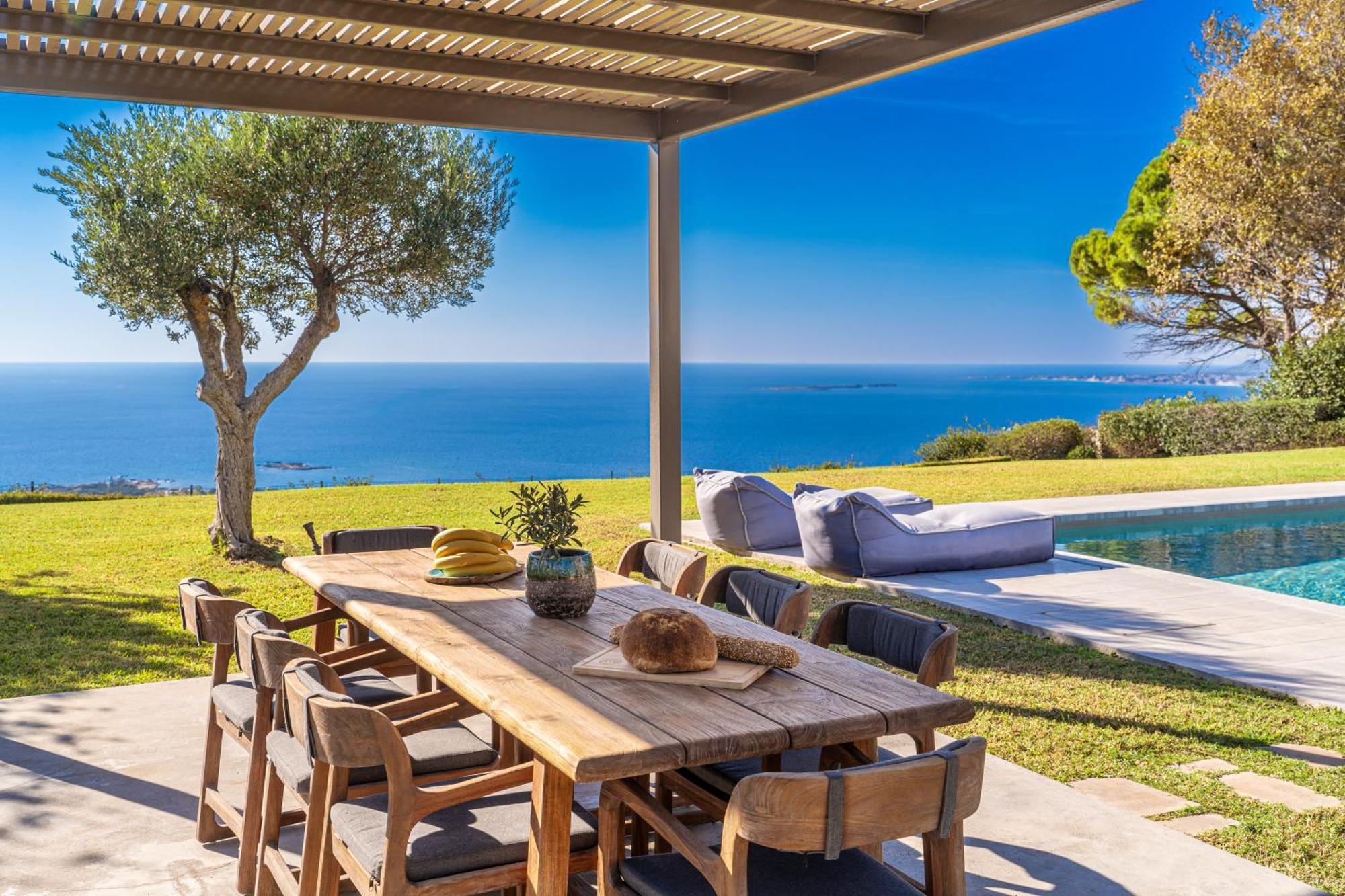 Grande Azzurro In Lakithra Villa Bagian luar foto