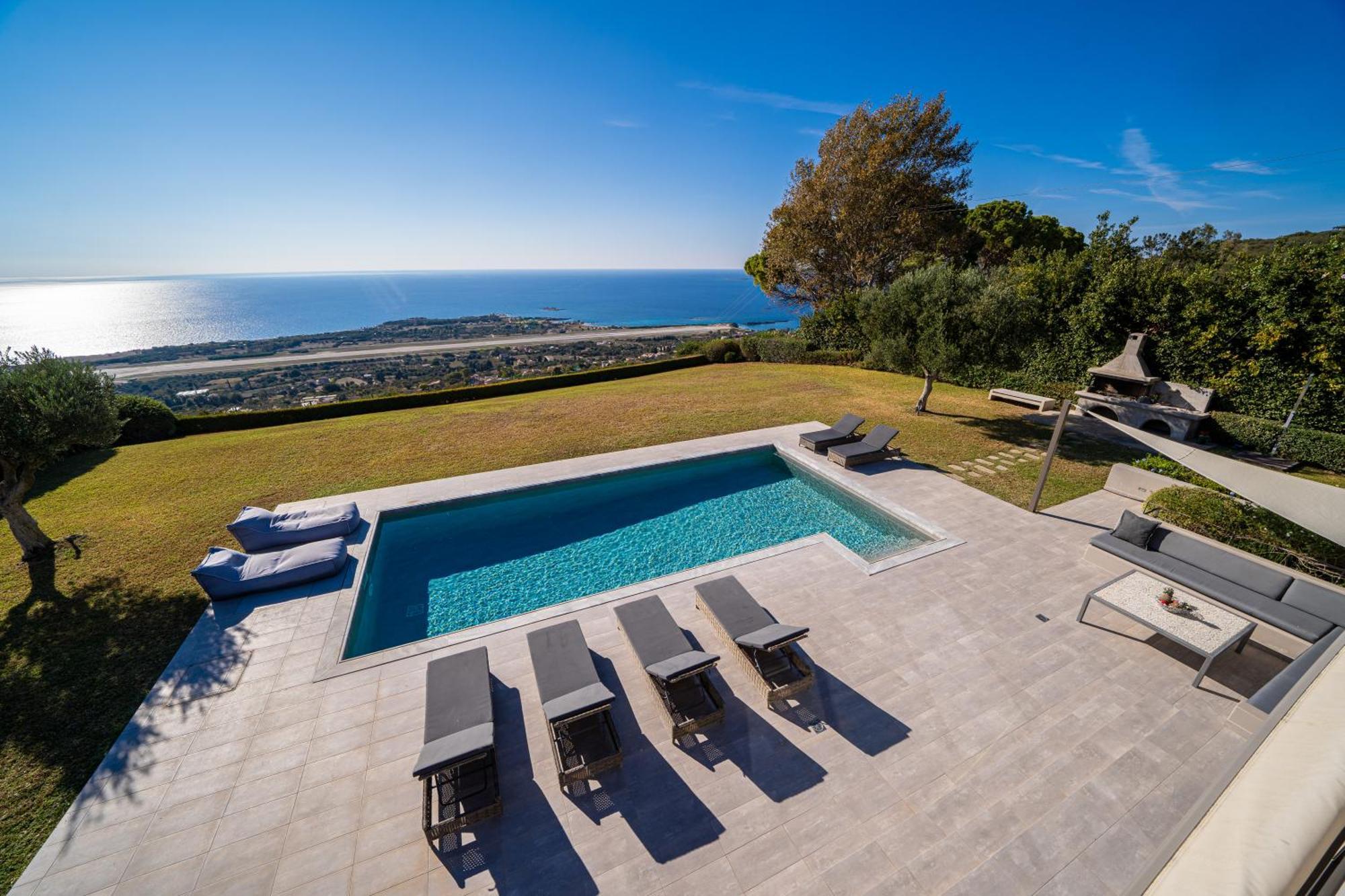 Grande Azzurro In Lakithra Villa Bagian luar foto