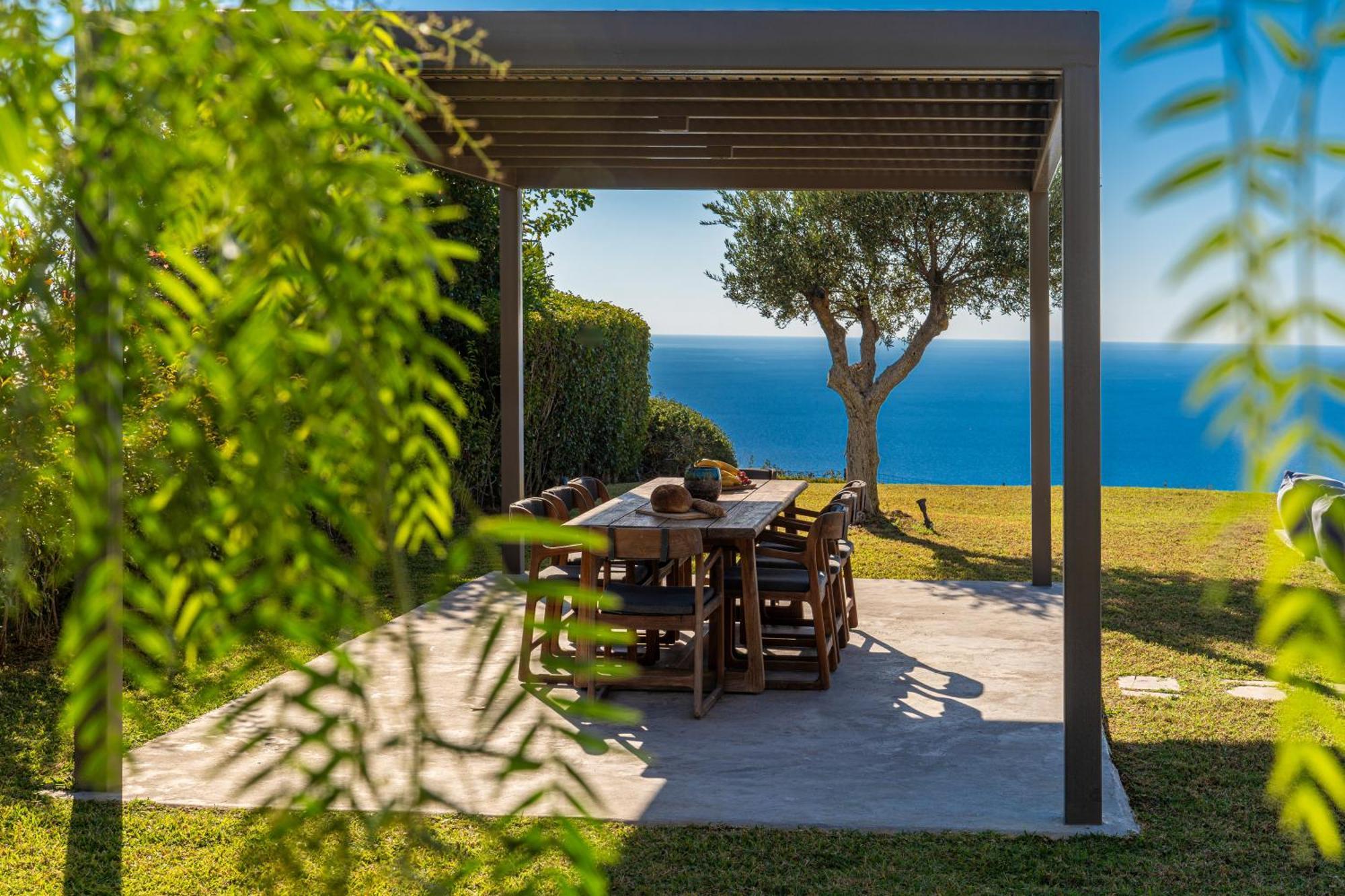 Grande Azzurro In Lakithra Villa Bagian luar foto