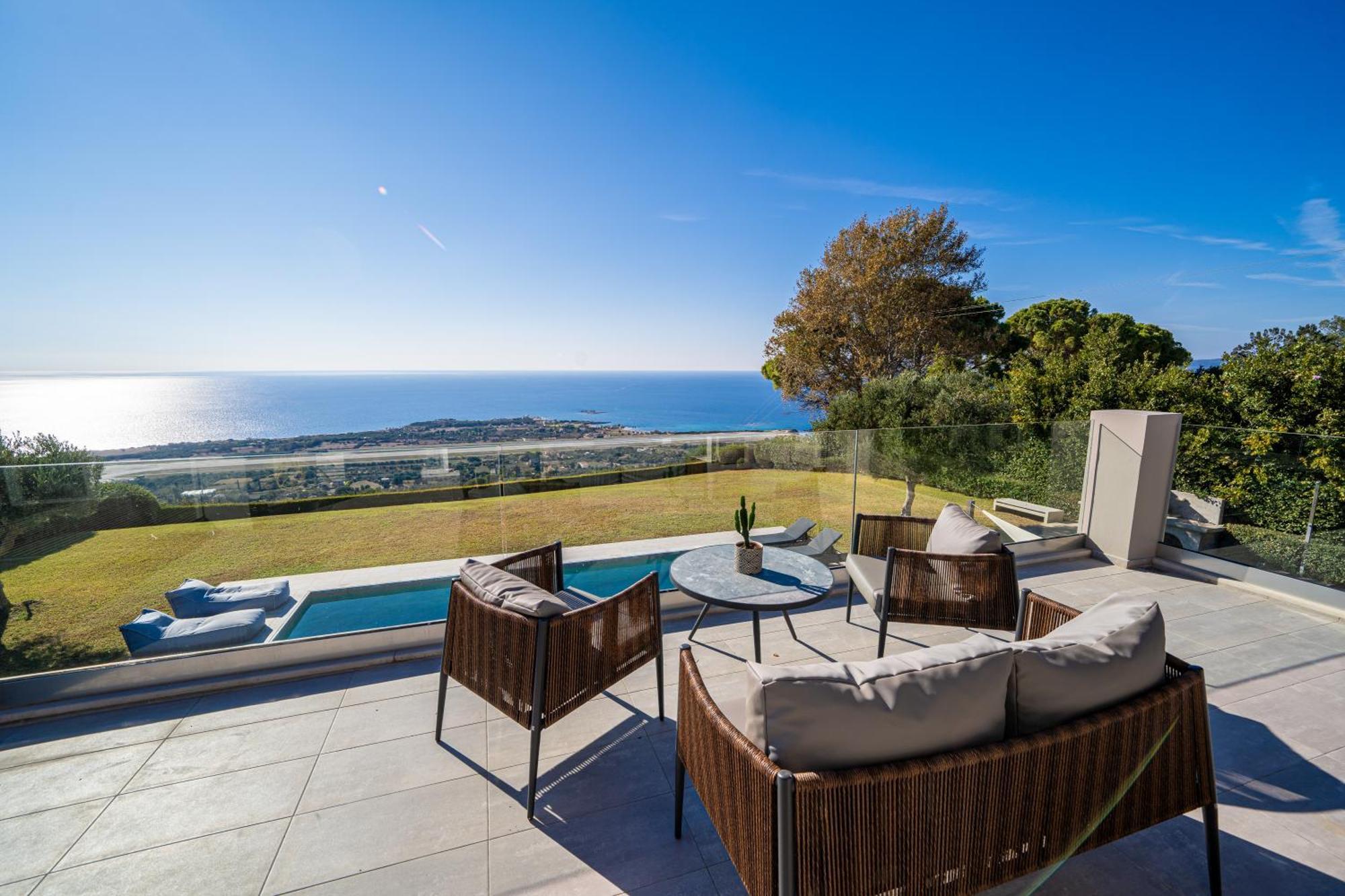 Grande Azzurro In Lakithra Villa Bagian luar foto