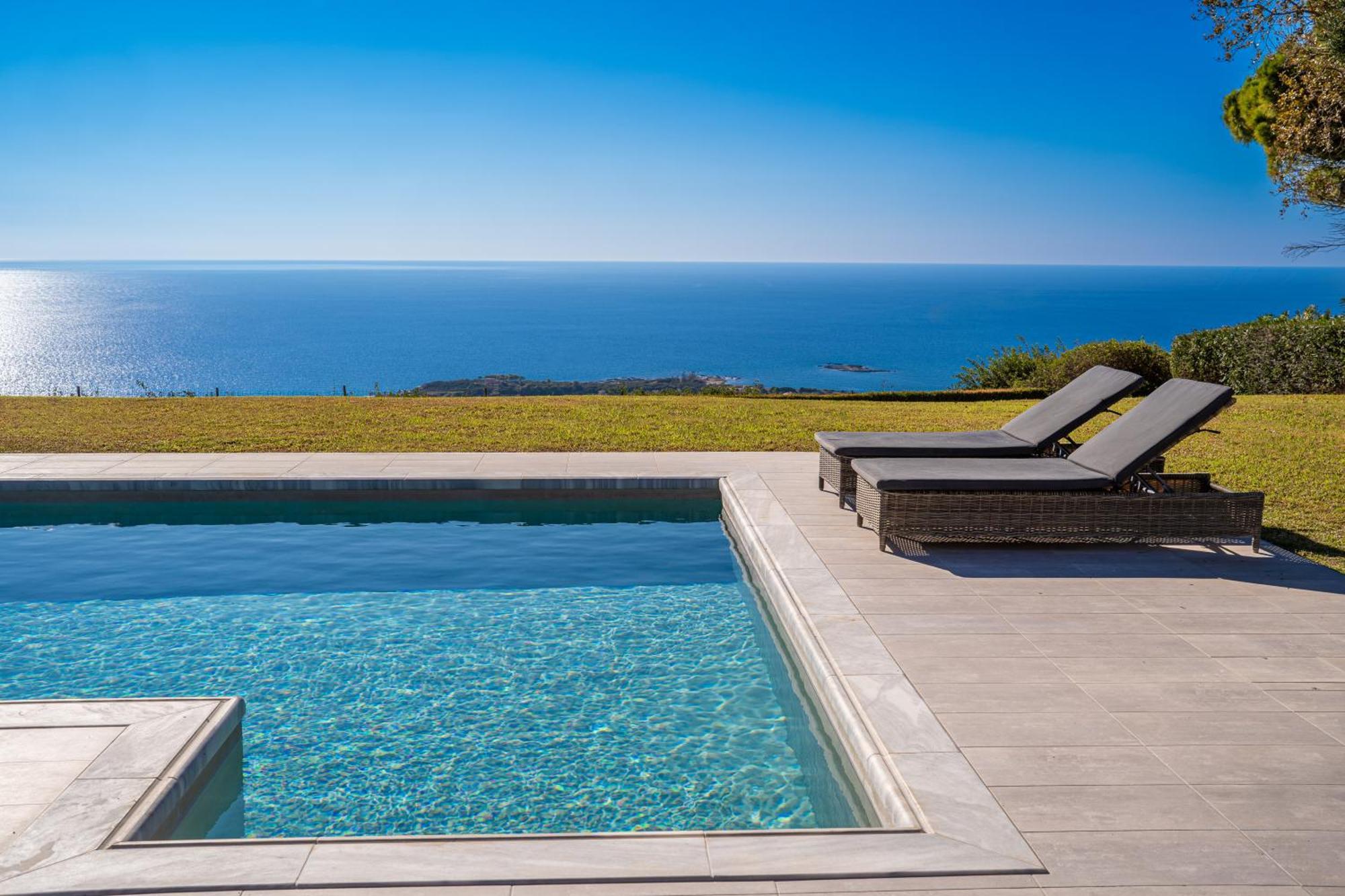 Grande Azzurro In Lakithra Villa Bagian luar foto