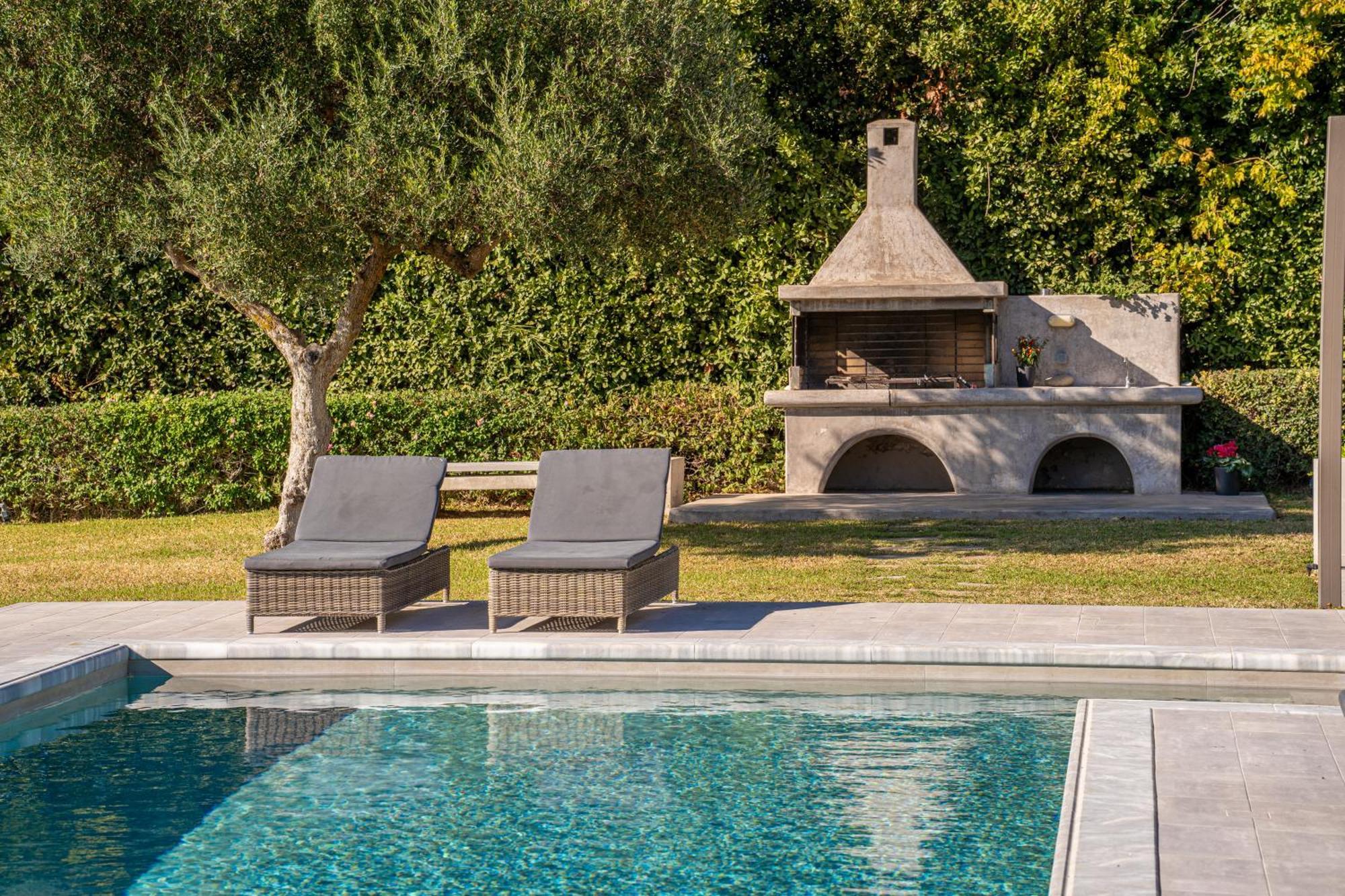Grande Azzurro In Lakithra Villa Bagian luar foto