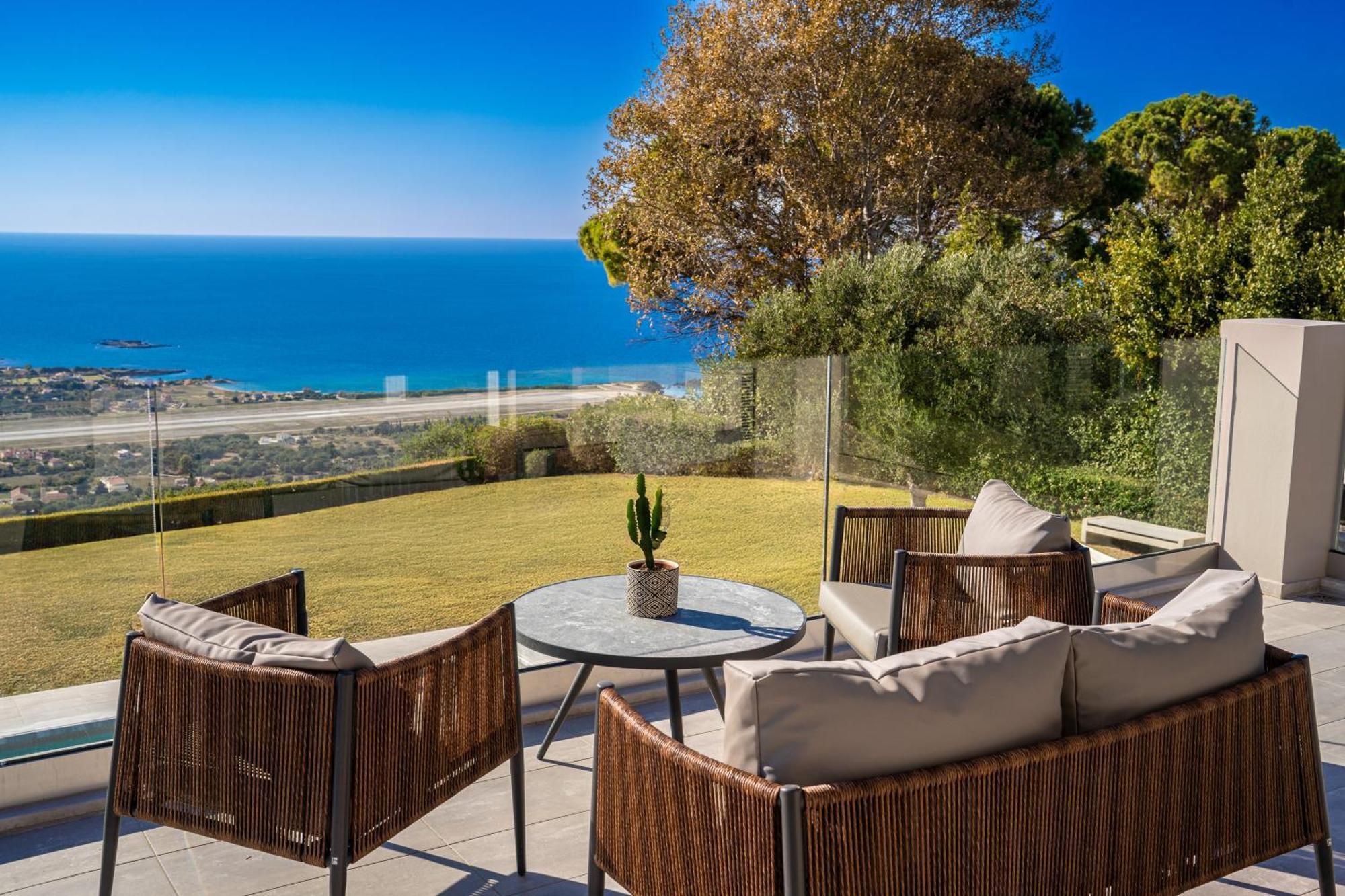 Grande Azzurro In Lakithra Villa Bagian luar foto