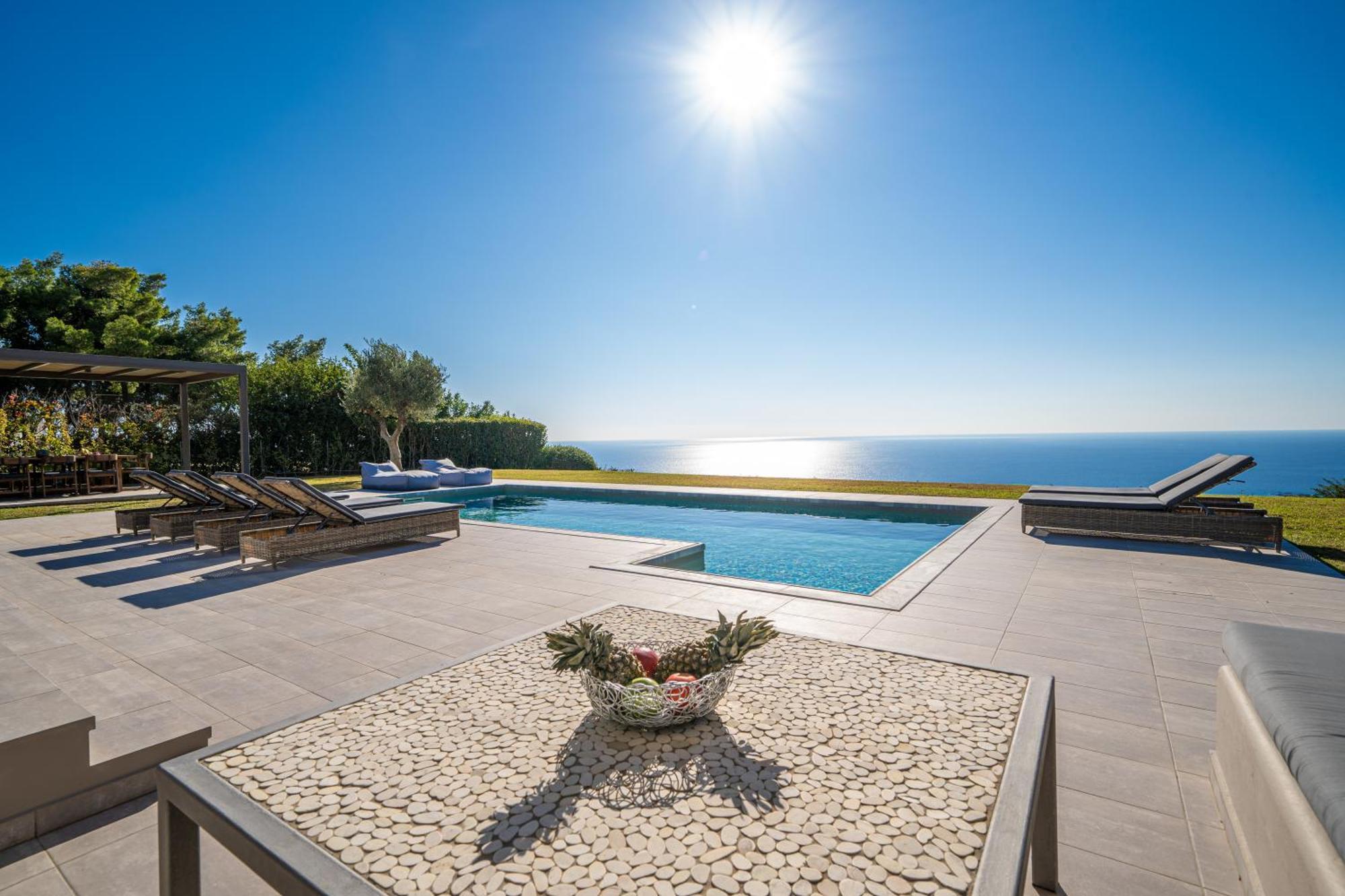 Grande Azzurro In Lakithra Villa Bagian luar foto